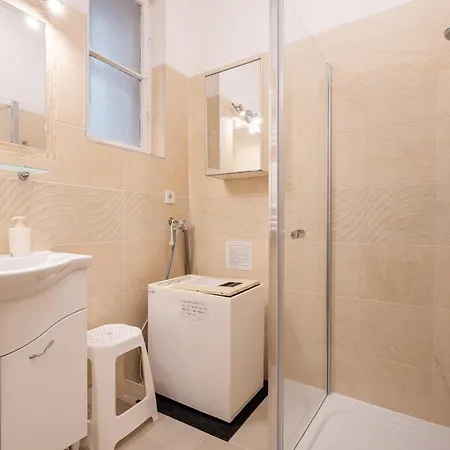 Bpr W21 Retro With Balcony Apartment *