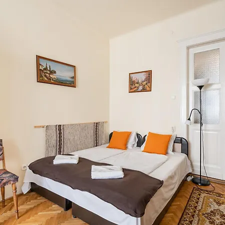 Bpr W21 Retro With Balcony Appartement Budapest