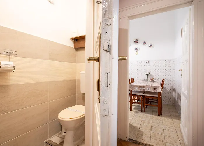 Bpr W21 Retro With Balcony Apartment