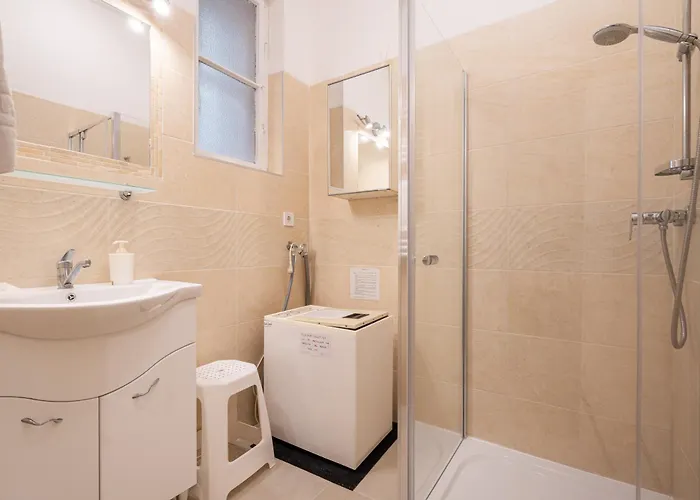 Bpr W21 Retro With Balcony Apartment *
